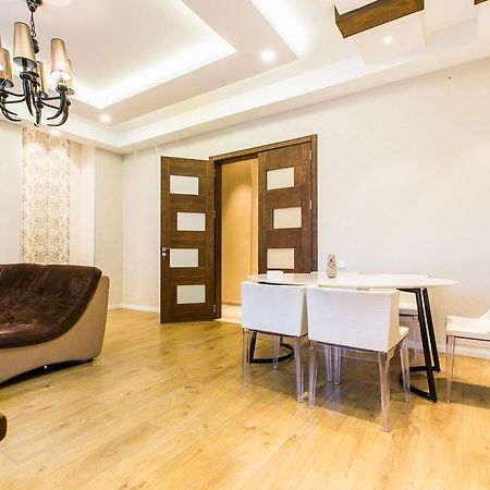 Sweet Home 3 At Freedom Square Tbilisi Exterior photo