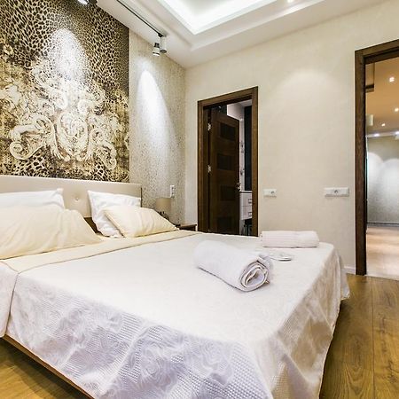 Sweet Home 3 At Freedom Square Tbilisi Exterior photo